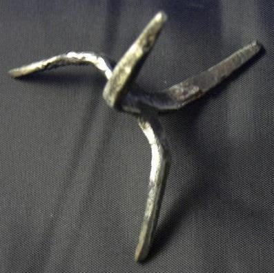 http://www.minutemantreasures.com/mediac/400_0/media/CALTROP.JPG